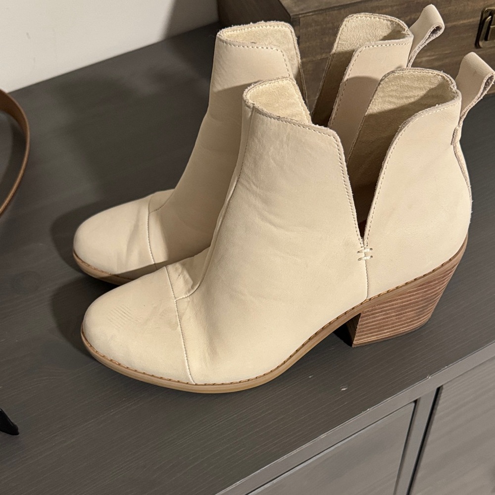 Toms Cream Leather Ankle Booties with Stacked Heel